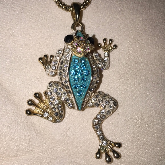 Vintage Jewelry - Goldtoned necklace with Rhinestoned Frog